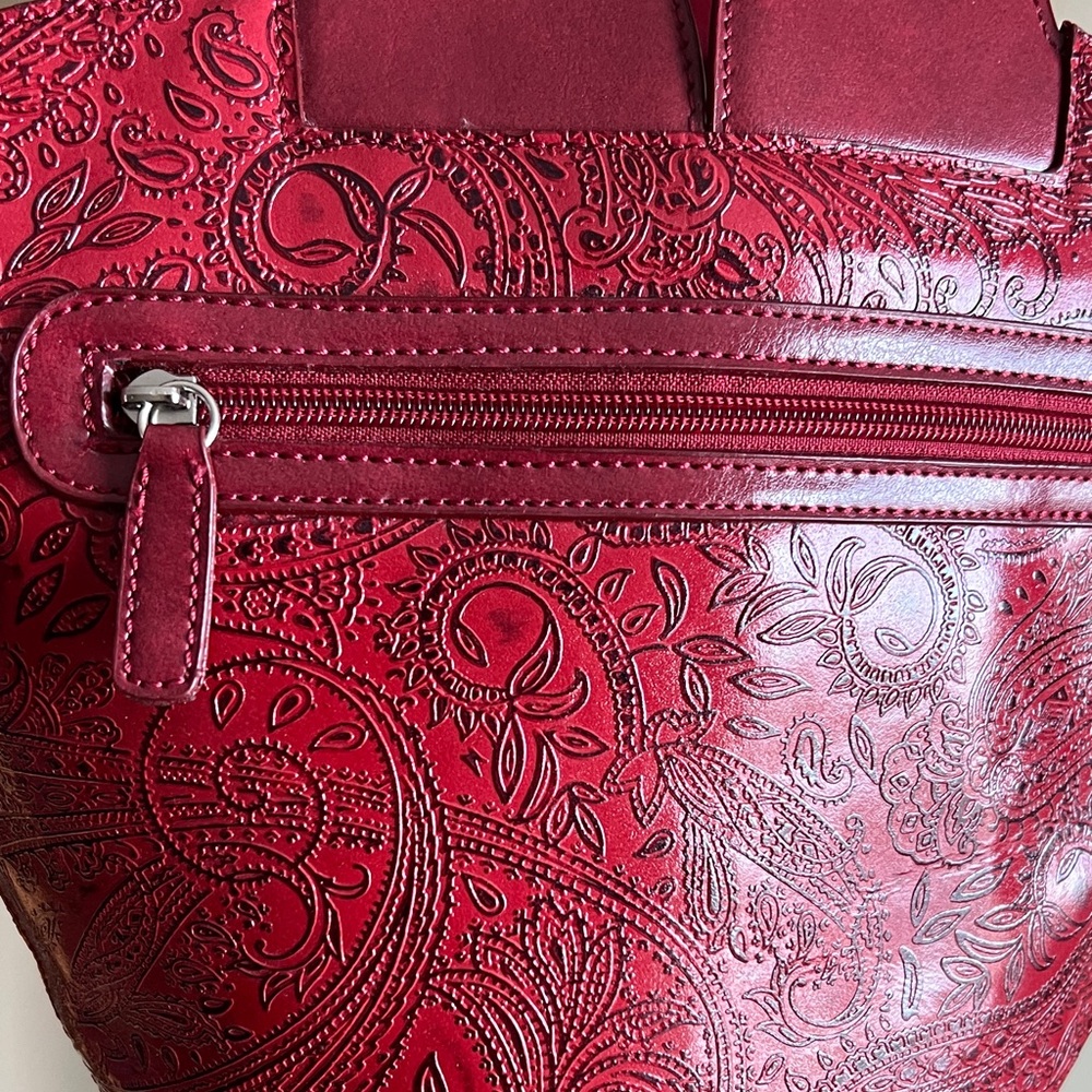 Chic Red Embossed Shoulder Bag - Picture 2 of 11